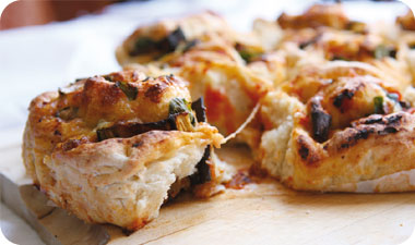 שבלולי פיצת חצילים, עגבניות ומוצרלה