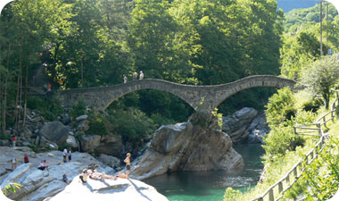 אגם אורטה הוא אגם קטנטן בהשוואה לאגם מאג'ורה