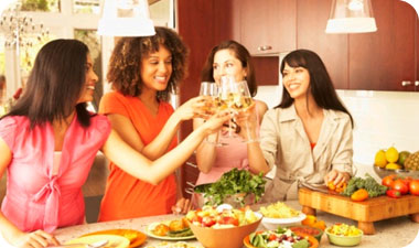 הכי מדליק זה ערב של בישול משותף.אליוסטרציה: gettyimages