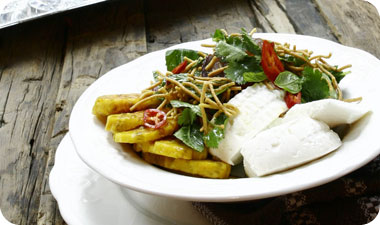 סלט דבאייל עם פירות וגבינת ברינזה