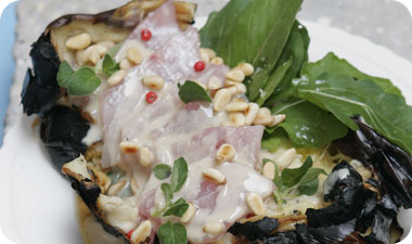 חציל שרוף ממולא בנתחי אינטיאס 