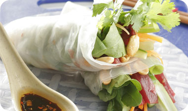 רול טונה טרייה, ירקות ועשבי תיבול  