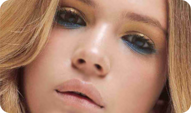 מעבר לעובדה שמראה עיניים בגוון זהב צהוב הוא שיא האופנה באיפור עכשיו, הגוון הזה גם מעניק לעינייך מראה רך וזוהר ועם זאת טבעי