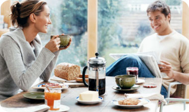 אולי אנו מרגישים כי חיינו משעממים וחסרי עניין והקפה מייצג את הצורך להתעורר ולחיות את החיים כפי שאנו מפנטזים וחולמים. אילוסטרציה: Gettyimages/Imagebank