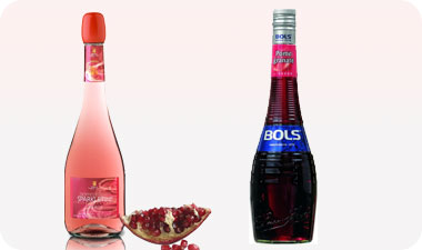 מימין: ליקר בולס בטעם רימונים,107 ש