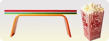 קופסת פופקורן של תמרה קוטוורת' וספסל מרמלדה של מיכל אנוך מצגר