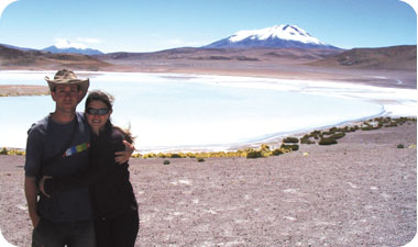 טלי ועומר בבוליביה. אחרי שנה שלמה ביחד עוד אפשר להתחבק?!