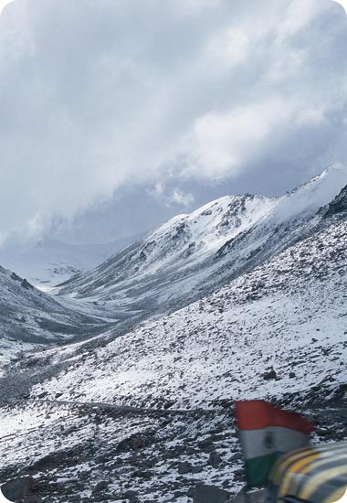 לבן הוא הצבע של פסגת הרוחניות, המקום שבו הכל מובן וידוע, סופו של חיפוש