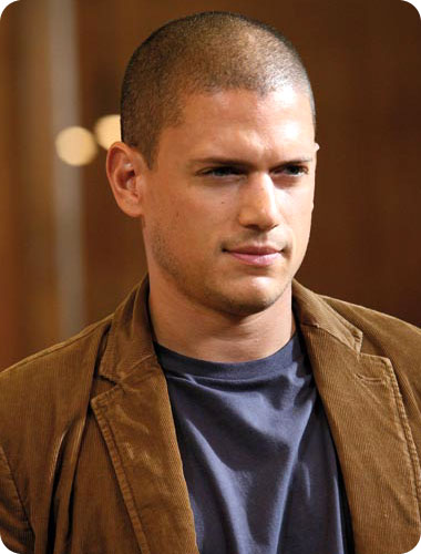 עוד לפני האודישן יכולתי לראות שנמלטים היא סדרה שעוברת בין גבולות המציאות והדמיון, וזה המייקל שהראיתי על הבמה