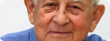 הכיר את עמוס, בנם הבכור של גיבורי הביוגרפיה, בעת שירותו בבריגאדה. חנוך ברטוב