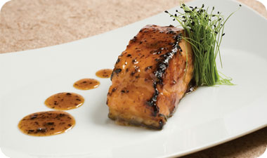 סלמון אטלנטי בזיגוג טריאקי פטריות 