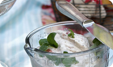 ממרח חצילים וגבינת פטה 