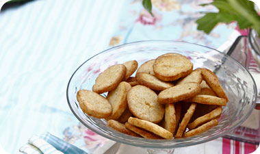 קרקרים מגבינת צ'דר ופולנטה 