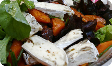 סלט ירוק עם גבינת ברי-פקאן 