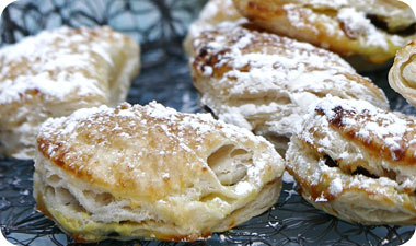 סהרוני בצק עלים במילוי ריקוטה 