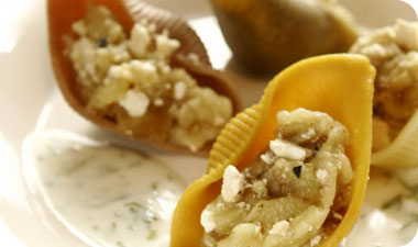 קונכיות ממולאות בחציל וגבינת פטה 